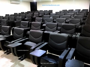 Kursi Auditorium type LL520 TB (pake meja) di Universitas Pendidikan Nasional Denpasar Bali
