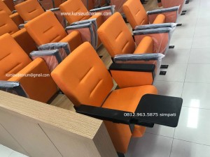 Kursi Auditorium di Ruang Kelas FISIP UNAIR Surabaya